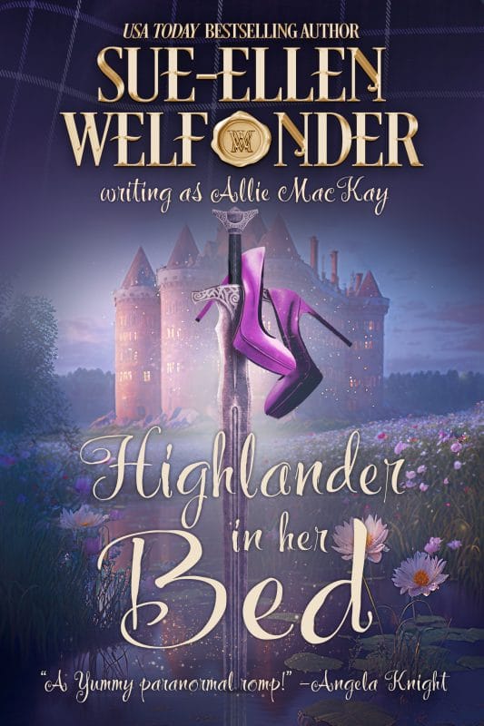 Highlander In Her Bed (The Ravenscraig Legacy Book 1)